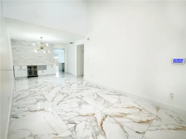 10728 NW 76th Ln, Doral, FL 33178