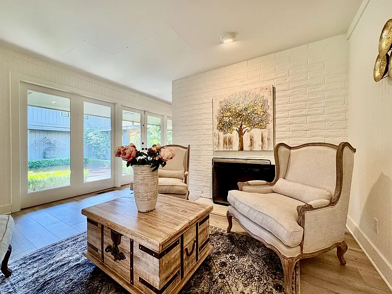1701 Zinfandel Ln — Photo 4