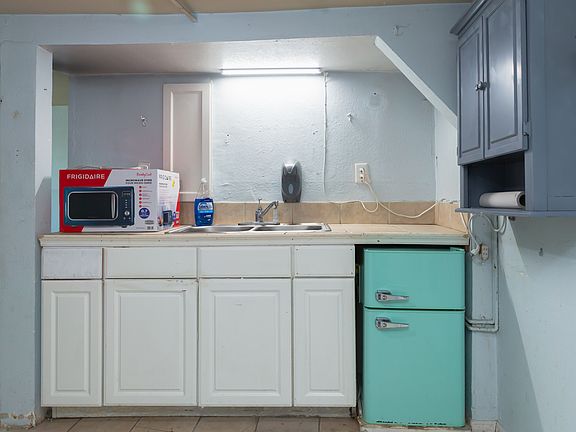 5th image of 119 E Poplar Ave #1A