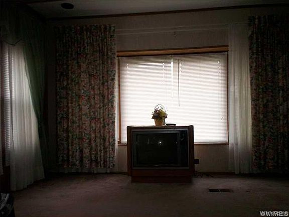 3rd image of 70 Burgundy Cir