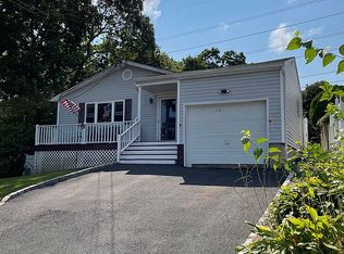 12 Pinedale Ave, Farmingville, NY