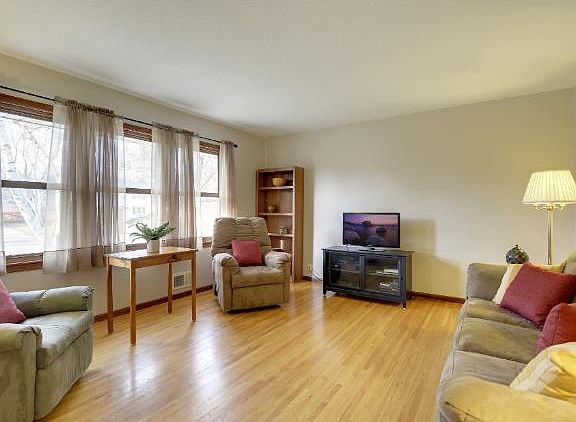 2nd image of 1457 Blossom Ln