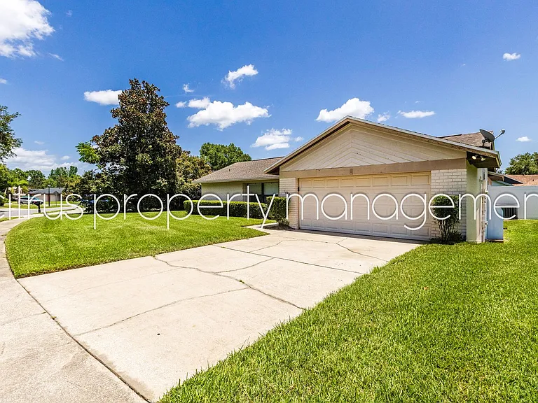 1002 Gammage Point — Photo 3