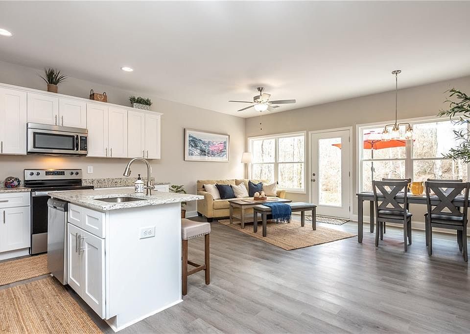 2nd image of 138 Hood Park Ct