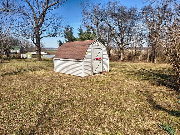 2nd image of 469 One Eye Ridge Rd