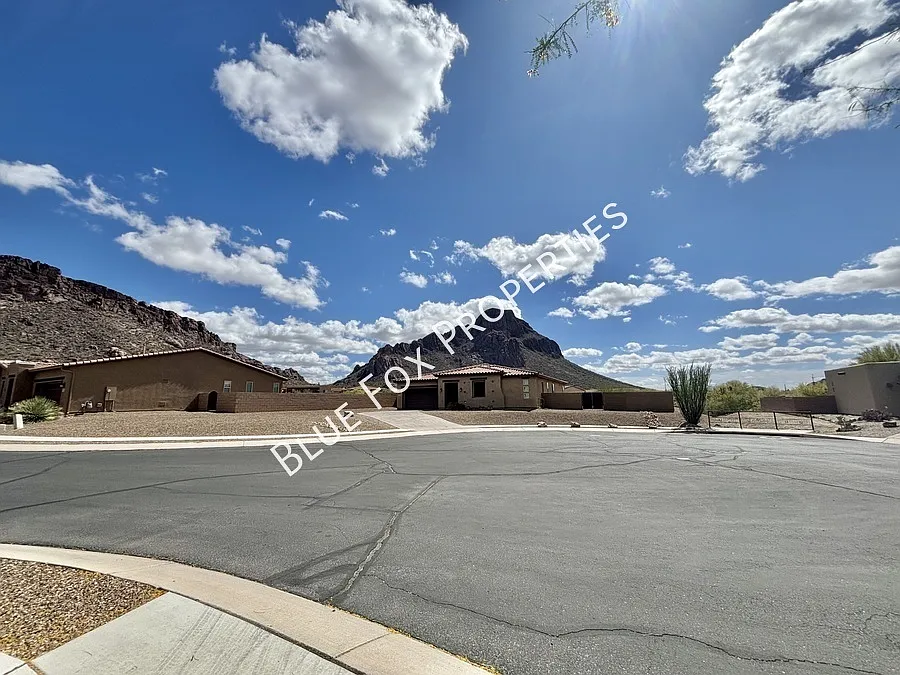 Building Photo - 3156 S Three D Ct