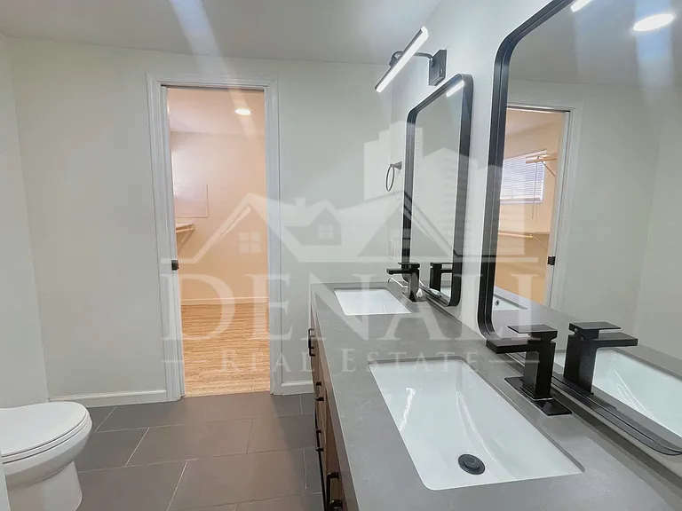 2401 E Meadowbrook Ave — Photo 20