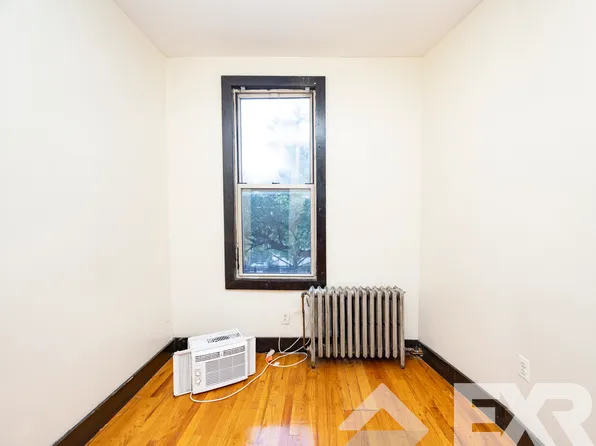 189 Stanhope Street image 4 of 14