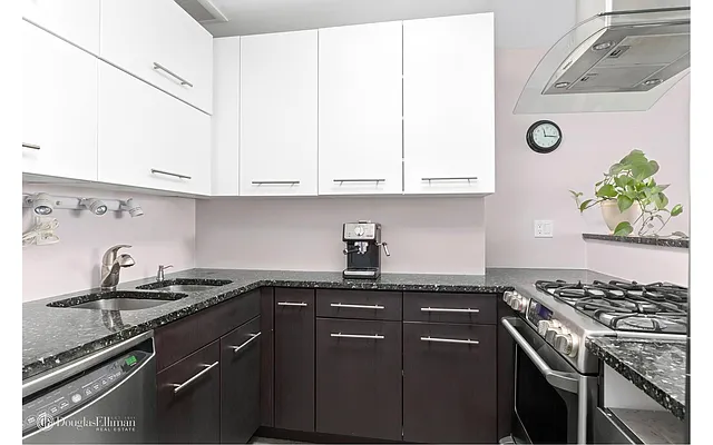 Sold by Douglas Elliman | media 15