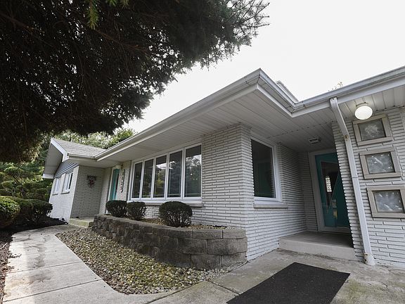 4th image of 8625 W 96th Pl