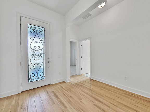 4th image of 66 Bucktail Ave