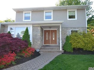 180 Blue Point Rd W, Holtsville, NY 11742