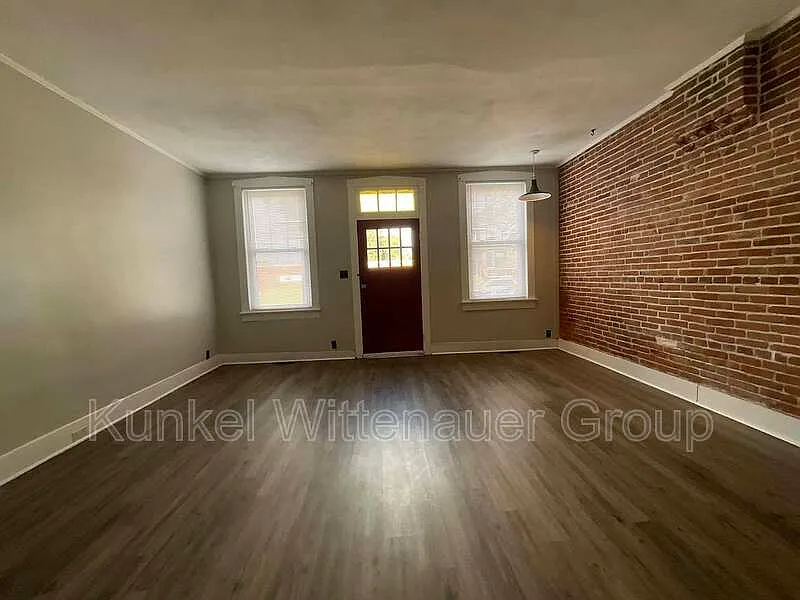 1 bed, 1.5 bath, 874 sqft, $1,025 — Photo 3