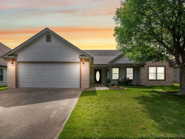 1121 S Marina Dr, Oologah, OK 74053
