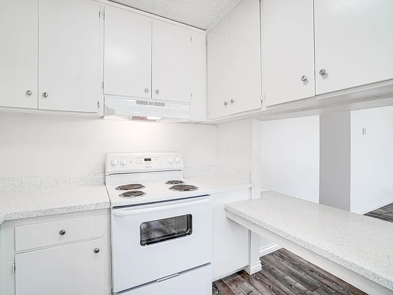 Oak Valley Apartments — Photo 29