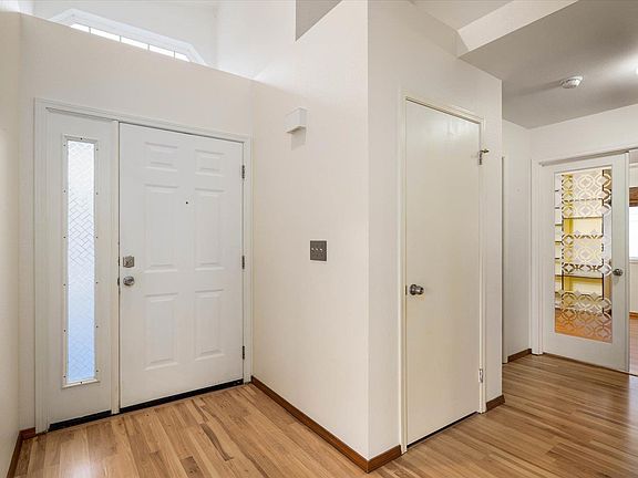 5th image of 305 N Hawaii St