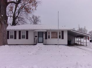 215 E Prairie St, Roodhouse, IL 62082