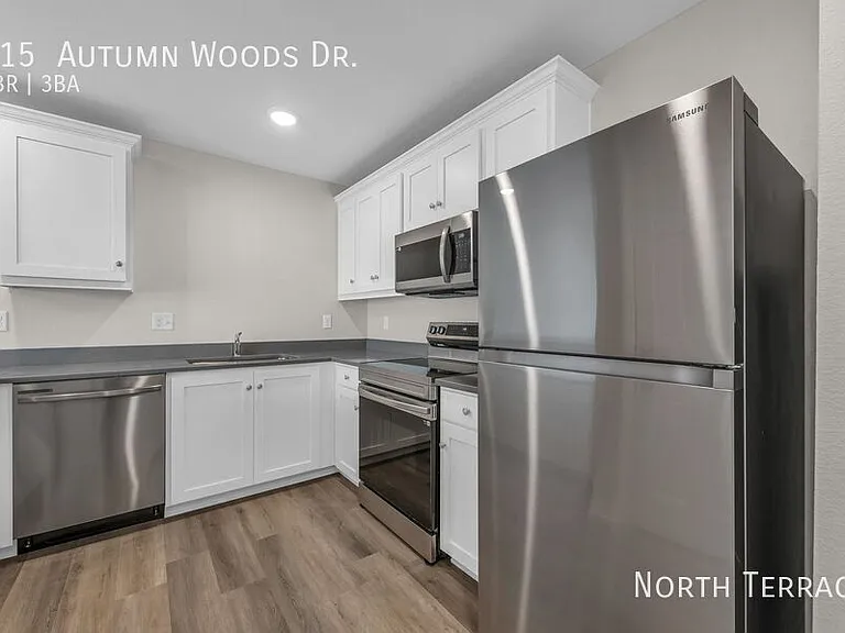 215 Autumn Woods Dr — Photo 2