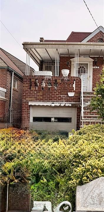 1st image of 949 E 45th St