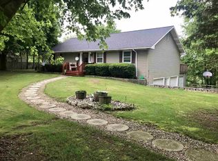8748 E Circle Dr, Kendallville, IN 46755