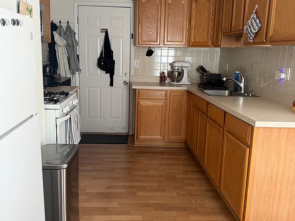 2nd image of 277 Main St APT 2