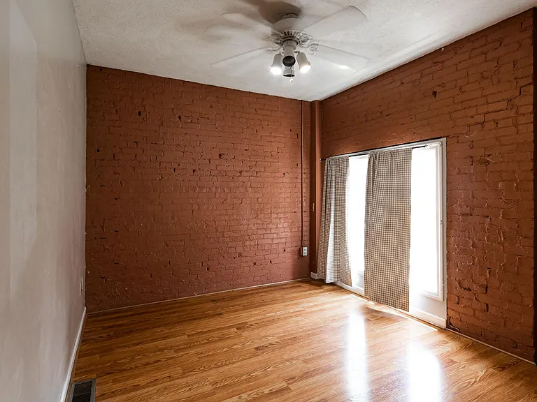 214 Wall St — Photo 26
