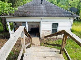 708 Broad St, Mount Hope, WV 25880