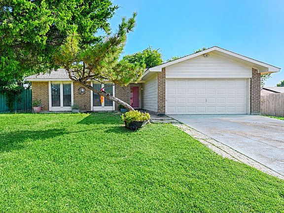 2nd image of 1901 Angelina Dr