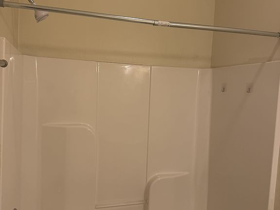 5th image of 912 Oak St APT 1