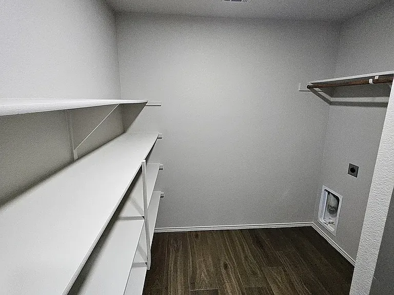 1401 Niagara Falls Ct — Photo 12