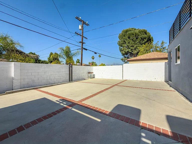 12406 Cantara St — Photo 2