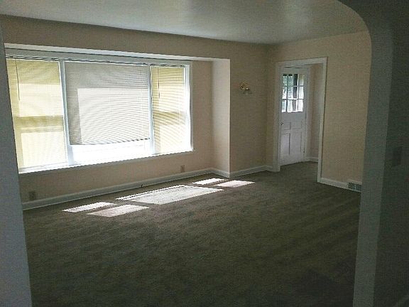2nd image of 8172 N Teutonia Ave