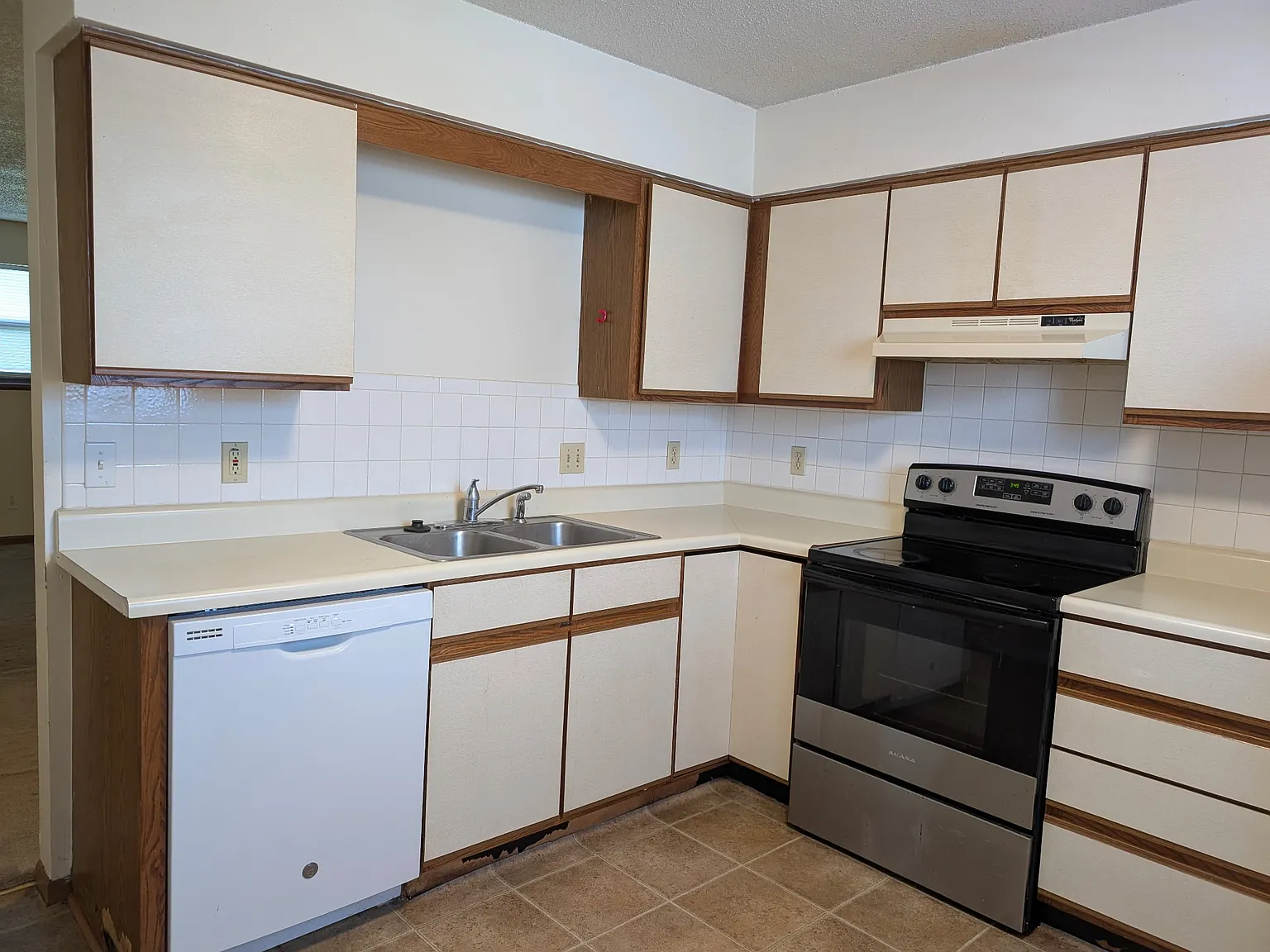 514 Cantebury - C — Photo 3