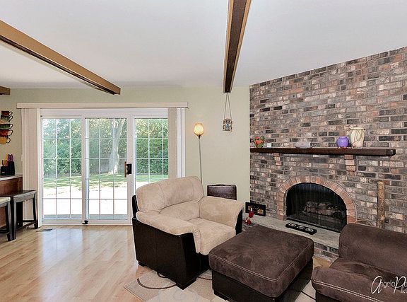 5th image of 460 Burr Oak Dr