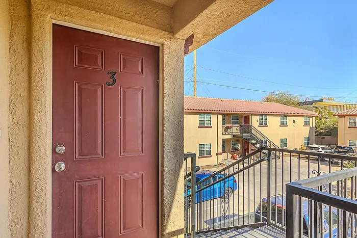 2 bed, 1.0 bath, 980 sqft, $999 — Photo 2