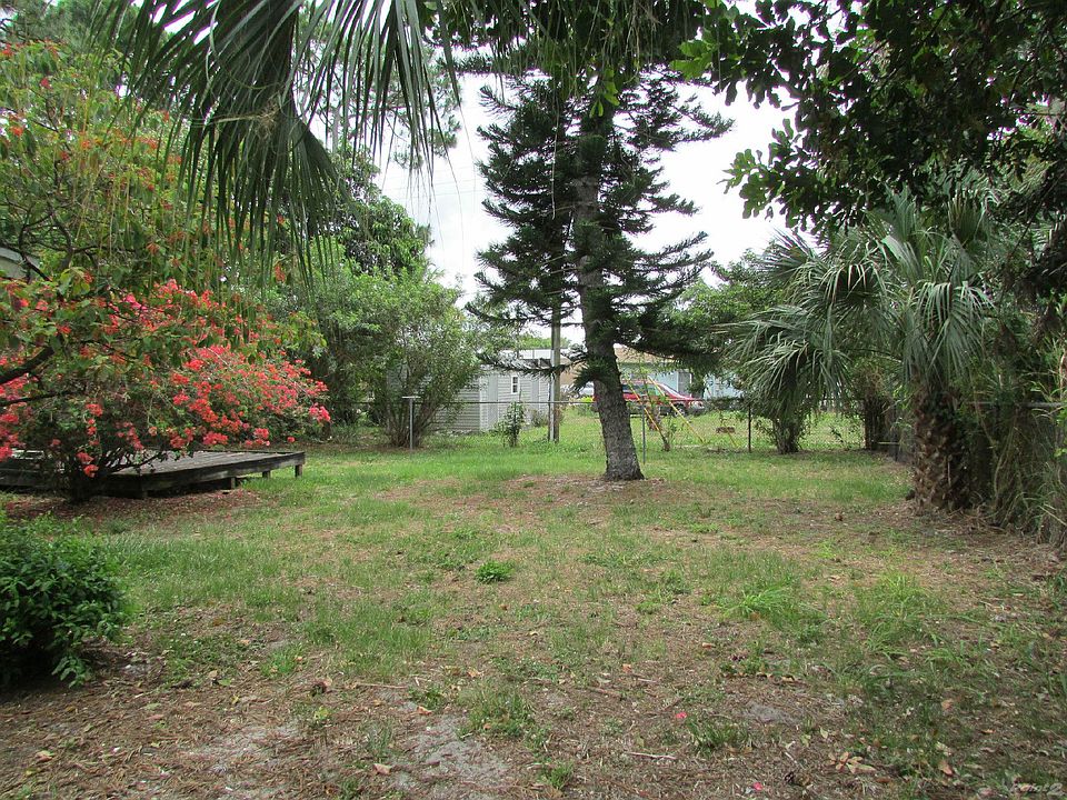 1370 14th ave part of backyard