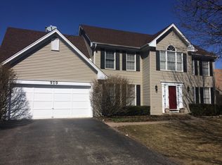 910 Pearson Rd, Cary, IL 60013