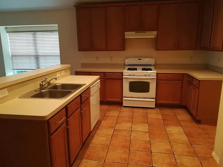 9323 Vernon Ct — Photo 5