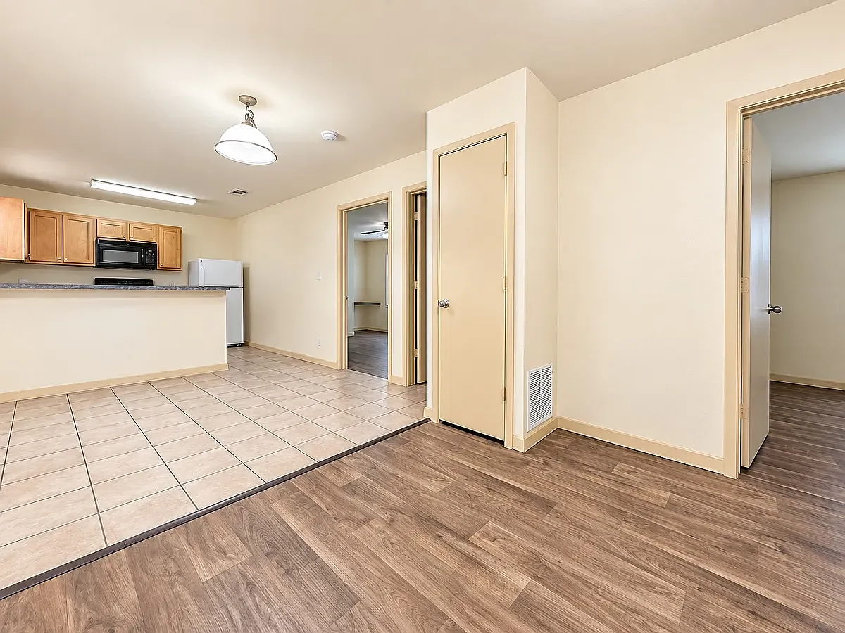 2 bed, 900 sqft, $950 — Photo 4