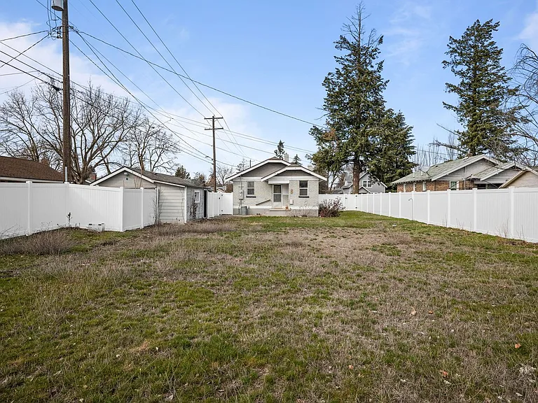 2618 N Ash St — Photo 28