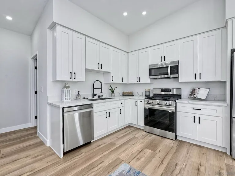 964 Florence St #2 — Photo 3
