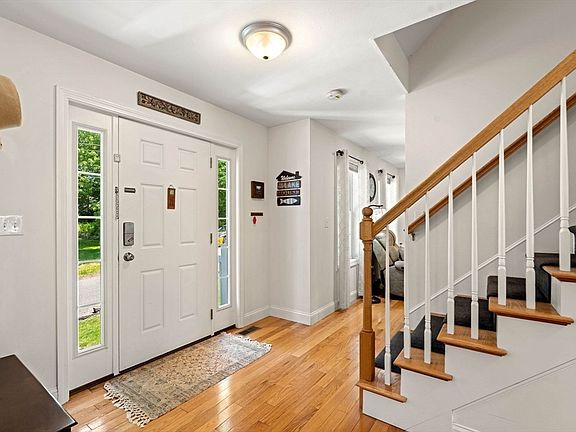 4th image of 34 Amesbury Ave