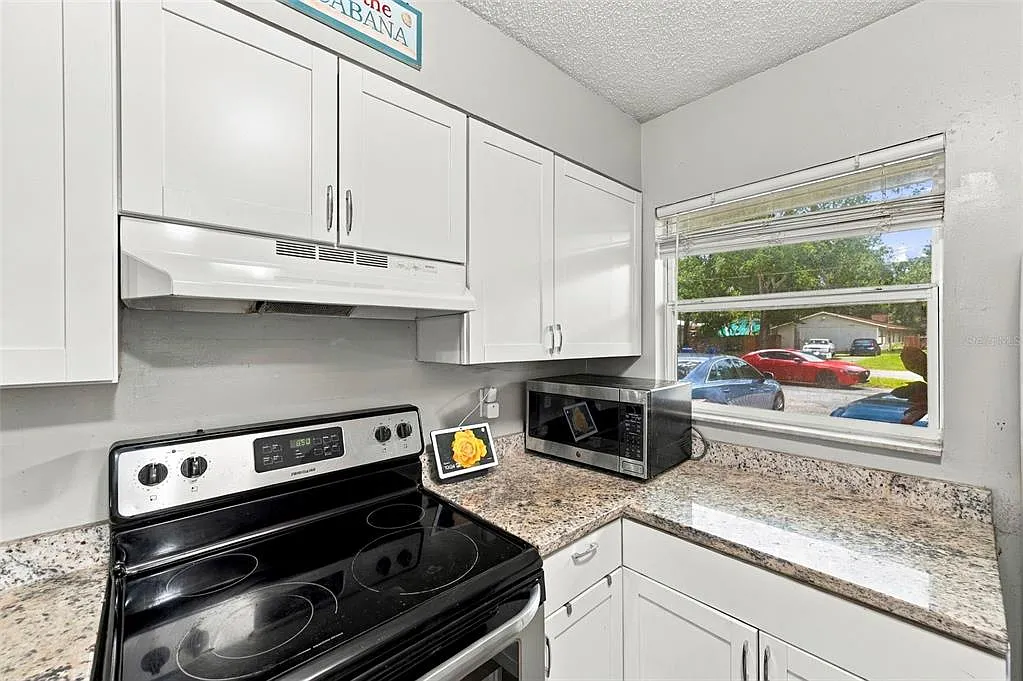 2 bed, 1.0 bath, 950 sqft, $1,725 — Photo 4