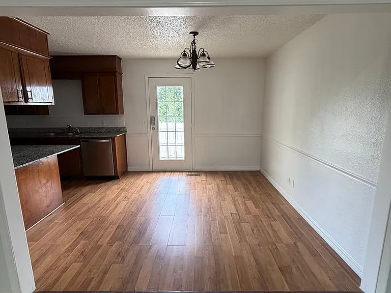 636 Earthside Dr — Photo 13