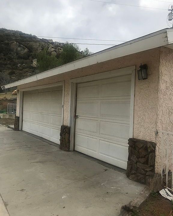 Spacious 3 Car Garage