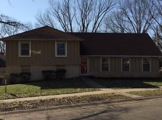 9630 Carter Dr, Overland Park, KS 66212