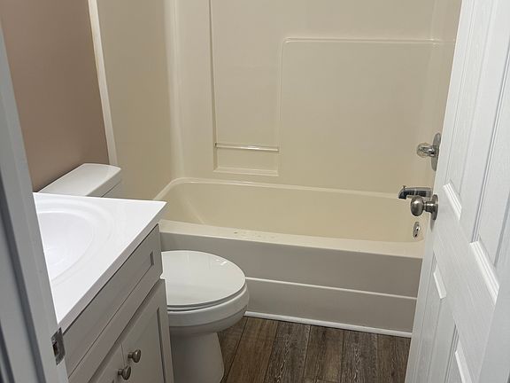 5th image of 1512 Main St E #B