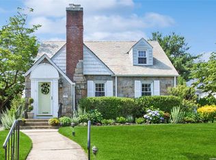 70 Harvard St, Garden City, NY 11530