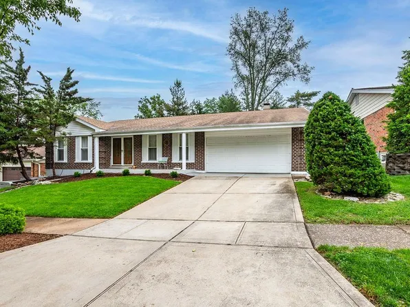 5024 Peyton Place Ct, Saint Louis, MO 63128