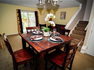 131 Oak Ridge Dr #131, Windsor Locks, CT 06096